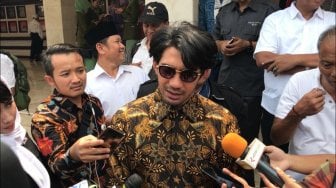 Saking Dekatnya, BJ Habibie Sering Ingatkan Reza Rahadian Makan Siang