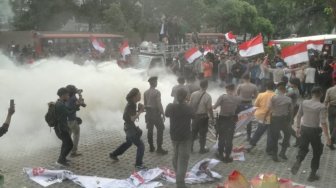 Demo Ricuh di KPK, Sempat Ada Baku Hantam saat Massa Mau Cabut Kain Hitam