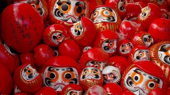 Uniknya Festival Membakar Boneka, Daruma Kuyo di Jepang