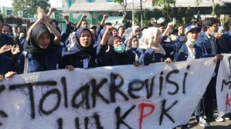 Unjuk Rasa Tolak RUU KPK, BEM Unair Sebut Poin Penolakan Jokowi Bualan