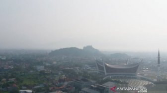 Akibat Kabut Asap, Jarak Pandang di Kota Padang Maksimal Empat Kilometer