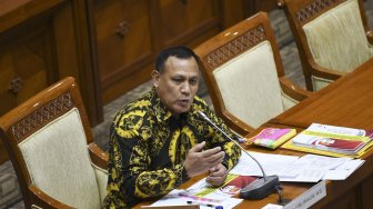 Calon pimpinan Komisi Pemberantasan Korupsi (KPK) Firli Bahuri menjalani uji kepatutan dan kelayakan di ruang rapat Komisi III DPR, Senayan, Jakarta, Kamis (12/9). [ANTARA FOTO/Nova Wahyudi]