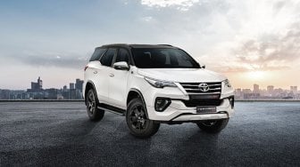 Best 5 Otomotif Pagi: Fortuner Jadi Ambulans, Lelang Porsche Atasi Corona