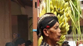 Tombak Kyai Upas Dimandikan, Warga Tulungagung Berburu Air Jamasan