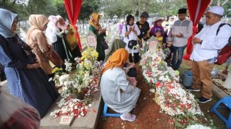 Makam BJ Habibie Masih Ramai Dikunjungi Peziarah