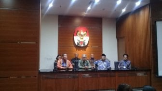 Eks Pimpinan KPK Pastikan Saut Situmorang Tak Jadi Mundur, Cuti 2 Pekan