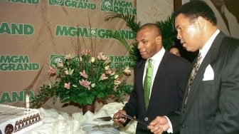 Bogem Mentah Mike Tyson yang Bikin Muhammad Ali Ketakutan Bukan Main