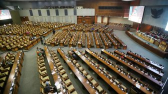 Suasana Rapat Paripurna Pengesahan RUU KPK di Kompleks Parlemen, Senayan, Jakarta, Selasa (17/9). [Suara.com/Arya Manggala]