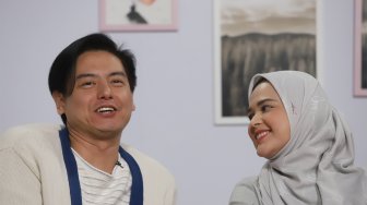 Roger Danuarta Kursus Bahasa Hokkian demi Main Film Ajari Aku Islam