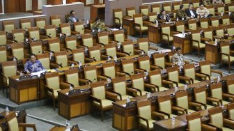 Suasana Rapat Paripurna Pengesahan RUU KPK di Kompleks Parlemen, Senayan, Jakarta, Selasa (17/9). [Suara.com/Arya Manggala]