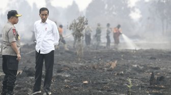 Soal Jokowi Tak Pakai Masker, Aktivis: Asapnya Turun karena Sudah Disetting