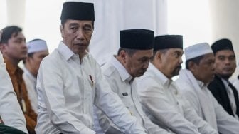 Presiden Jokowi Salat Minta Hujan di Riau