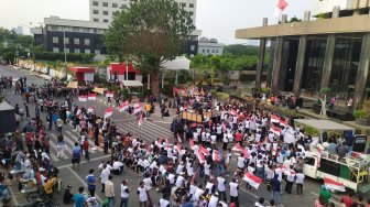 Massa Pro dan Kontra Pimpinan KPK Baru Demo, Jalan Depan Gedung KPK Ditutup