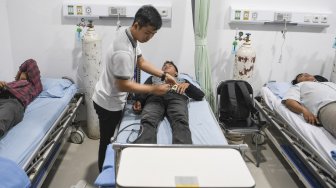 Pasien yang menjalani perawatan di Rumah Oksigen RSUD Doris Sylvanus, Palangka Raya, Kalimantan Tengah, Rabu (18/09). [ANTARA FOTO/Hafidz Mubarak]