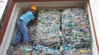 Indonesia Kirim Balik 9 Kontainer Sampah Plastik ke Australia