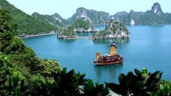 Bak di Film Kolosal, Megahnya Bebatuan Karst di Ha Long Bay Vietnam