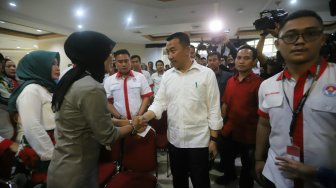 Menpora Imam Nahrawi beraktivitas jelang menghadiri acara perpisahan dengan pejabat Kemenpora di Jakarta, Kamis (19/9). [Suara.com/Arya Manggala]
