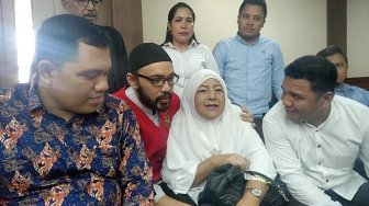 Ibunda Sandy Tumiwa Meninggal, Sudah Lama Sakit dan Rutin Cuci Darah