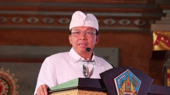 Gubernur Koster Setujui Perluasan Tugas dan Wewenang Desa Adat