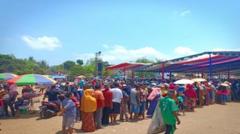 Warga Jember, Rela Antri Panjang Untuk Memilih Kades