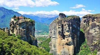 Terbentuk Jutaan Tahun, Potret Cantiknya Negeri Seribu Gunung, Meteora