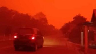 Akibat Kebakaran Hutan, Kondisi Siang di Jambi Seperti Planet Mars