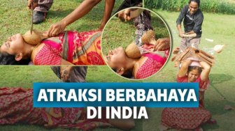 Ngeri! Seorang Istri Rela Kepalanya Terpenggal Demi Atraksi Sang Suami