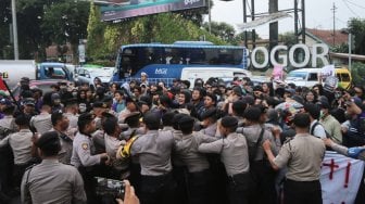 Mahasiswa Universitas Pakuan Bentrok dengan Polisi, Rektor: Kami Sedih