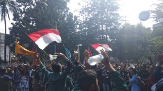 Demo Tolak RUU KPK di Bandung, Pekikan Mahasiswa: DPR Tolol!