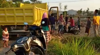 Warga Tlonto Ares Pamekasan Stop Proyek Dana Desa Milik Mantan Kades