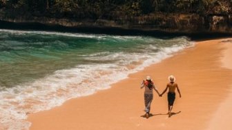 5 Pesona Pantai Nggledakan Ciut, Surga Wisata Bahari Tersembunyi di Malang