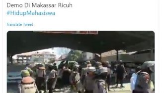 Aksi Demo di Makassar Ricuh, Masa Lempar Batu ke Polisi