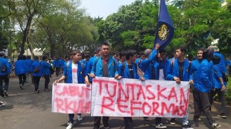 Mahasiswa Bekasi Mulai ke Jakarta, Mau Geruduk Gedung DPR