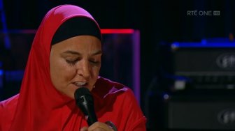 Nyanyi Lagi dan Pakai Hijab, Sinead O'Connor Bikin Takjub Warganet