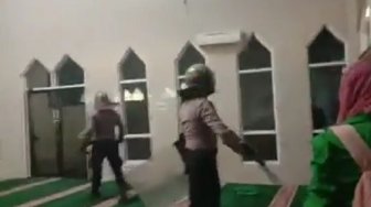 Sempat Bantah, Polda Sulsel Akui Anggotanya Buru Demonstran ke Dalam Masjid