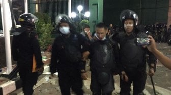 Polisi Luka-luka Bentrok dengan Mahasiswa, Hidung dan Mulut Keluar Darah