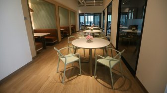 Salah satu ruangan Prime Space saat soft opening di Jakarta, Selasa (24/9). [Suara.com/Arya Manggala]