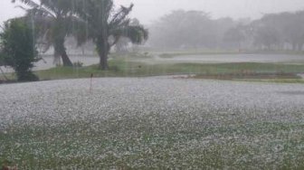 Inilah Penjelasan BMKG Kenapa Hujan Es Turun di Teluk Muda, Pelalawan