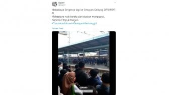 Aksi Mahasiswa Disambut Tepuk Tangan dari Penumpang KRL