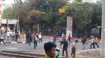 STOP PRESS! Aksi STM Melawan Makan Korban, 1 Siswa Kepalanya Bocor Dibawa ke RS Pelni