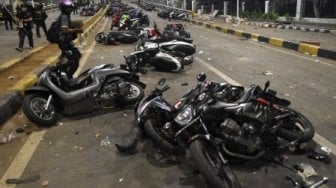 Kerangka Sepeda Motor dan Bus Warnai Lalu Lintas Pagi Ibu Kota