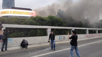 Anak STM Kuasai Jalan, Tol Dalam Kota di Slipi Ditutup!