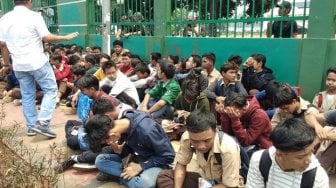 Siswa STM Mau Aksi Bantu Kakak Mahasiswa di DPR, Tapi Malah Dijemur Polisi