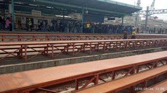 Ikut Demo ke DPR, Pelajar STM Geruduk Stasiun