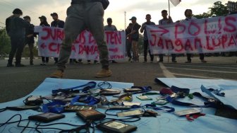 Di Banten, Kecam Kekerasan Terhadap Jurnalis Tampilkan Aksi Debus
