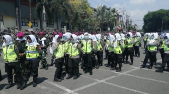 2.700 Tentara dan Polisi Bersiaga di Lokasi Demo Mahasiswa di DPRD Jatim