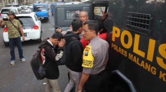 Ingin Ikutan Demo, Pelajar STM Diangkut Polisi Pakai Kendaraan Lapis Baja