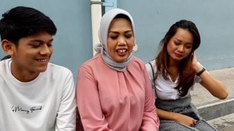 Paksa Anak Jadi Artis, Elly Sugigi Tak Diakui oleh Putrinya