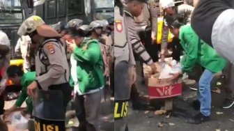 Mahasiswa dan Polisi Kompak Pungut Sampah usai Demo, Banjir Pujian