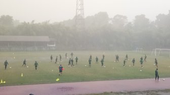 Hujan Deras dan Angin Kencang Warnai Latihan Perdana Timnas U-19 di Bogor